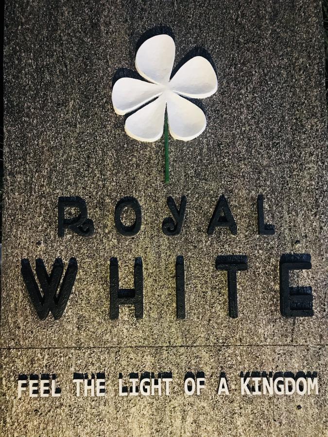 Отель Royal White Tourist Rest Анурадхапура Экстерьер фото
