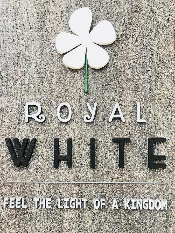 Отель Royal White Tourist Rest Анурадхапура Экстерьер фото